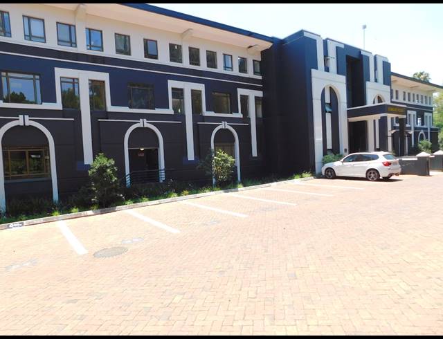 135M² OFFICE TO LET IN HYDE PARK